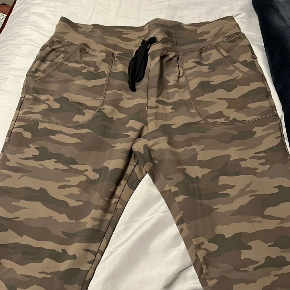 Camo NWOT Zyia Joggers